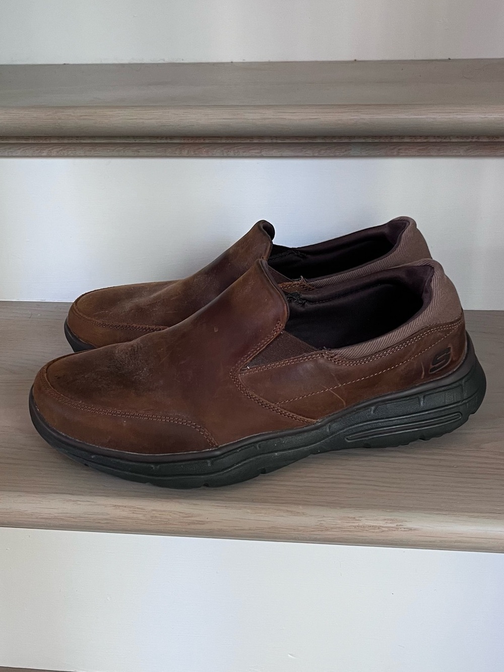 Skechers Leather Glide Calculous Men’s Memory Foam Support Loafers, 10